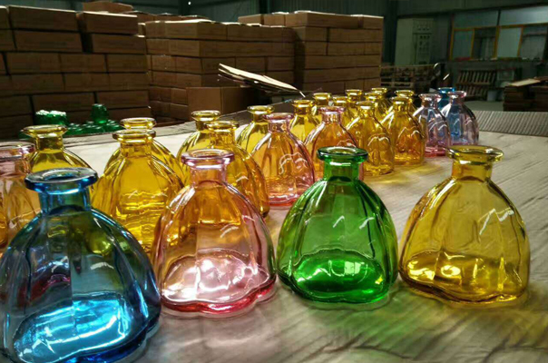 玻璃瓶熔化过程有哪些阶段？